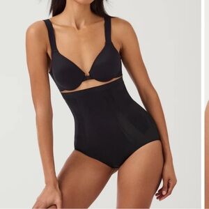 NWOT Women's Spanx OnCore High Waist Shaping Brief